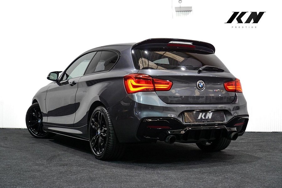 BMW 1 Series photo 2