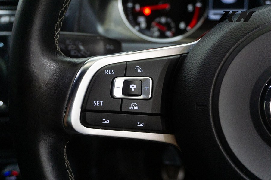 2014 Volkswagen Golf photo 13
