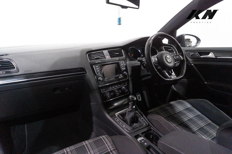 2014 Volkswagen Golf photo 3