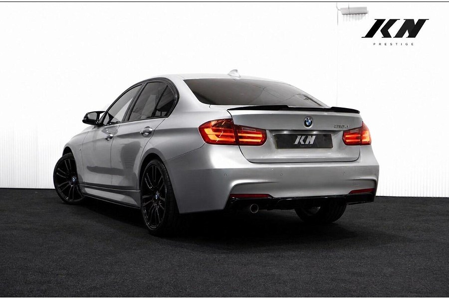 BMW 3 Series photo 2