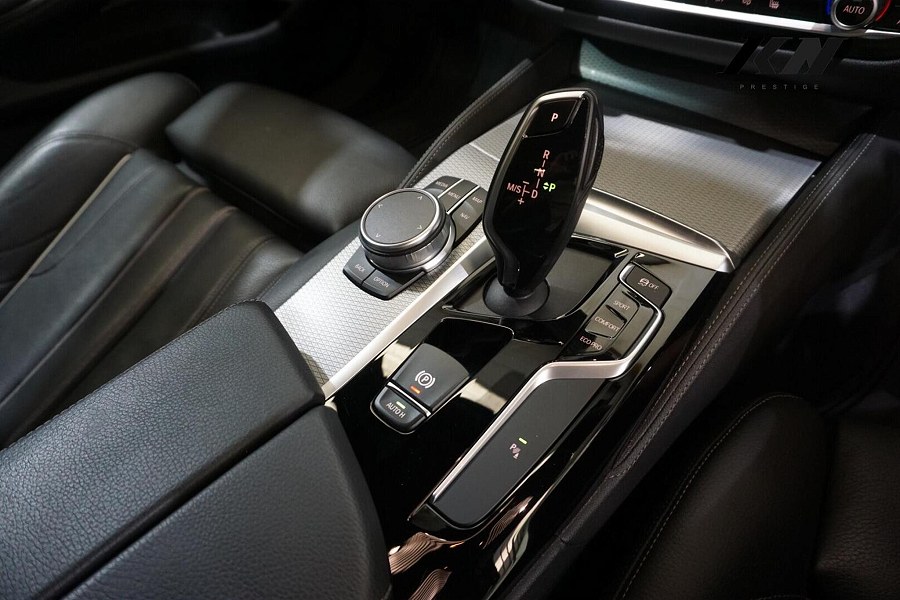 2020 BMW 5 Series photo 7