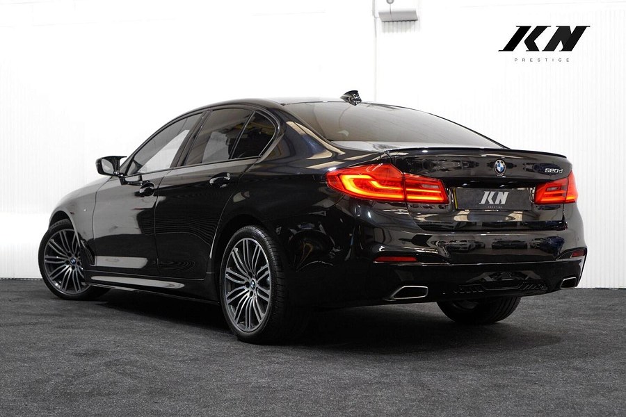 BMW 5 Series photo 2
