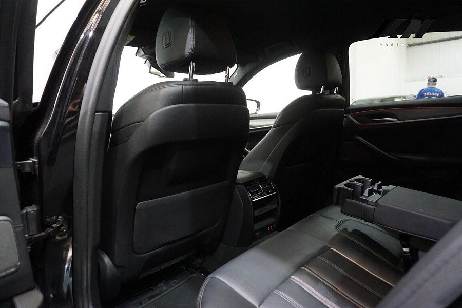 2020 BMW 5 Series photo 13