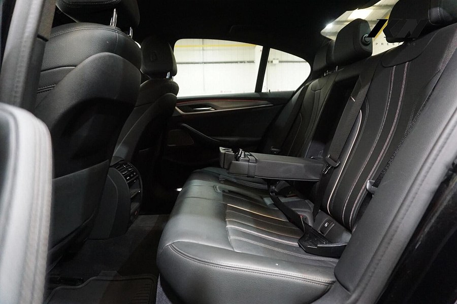 2020 BMW 5 Series photo 9