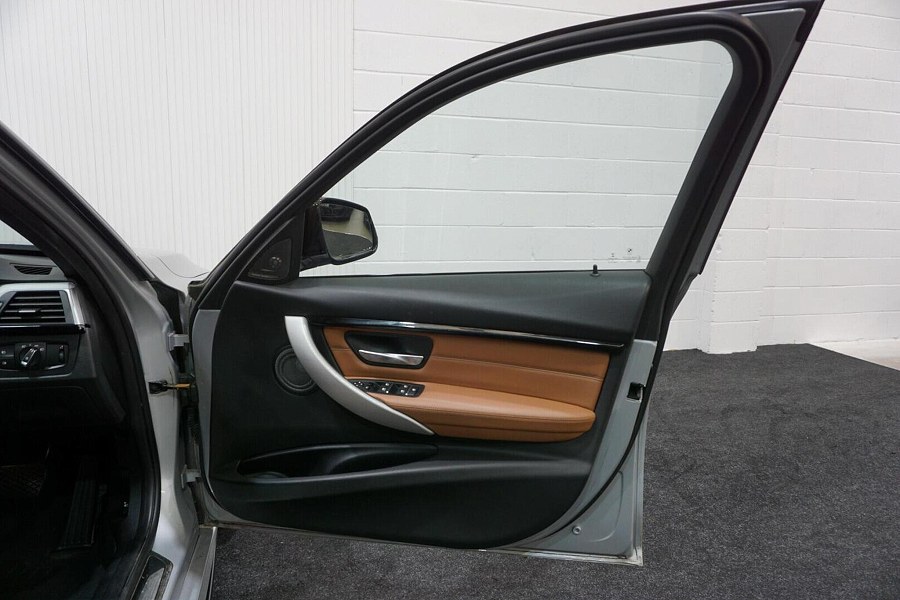 2016 BMW 3 Series photo 5