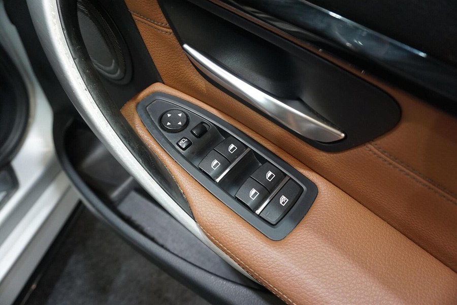 2016 BMW 3 Series photo 8