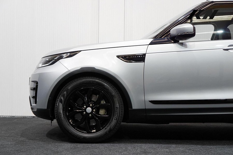 2019 Land Rover Discovery photo 14
