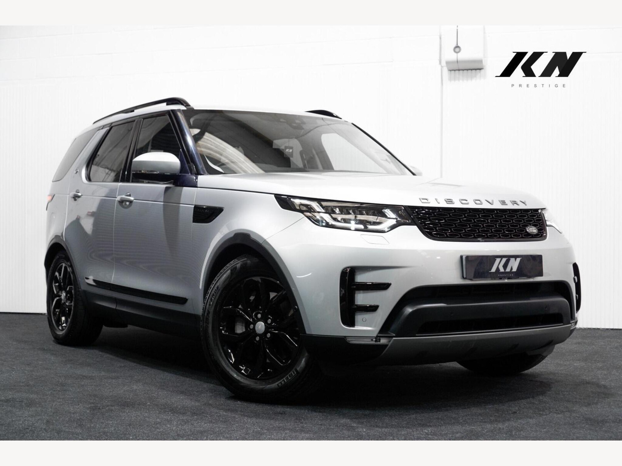 2019 Land Rover Discovery 3.0 SD V6 SE Auto 4WD Euro 6 (s/s) 5dr for sale at Kayenn Prestige