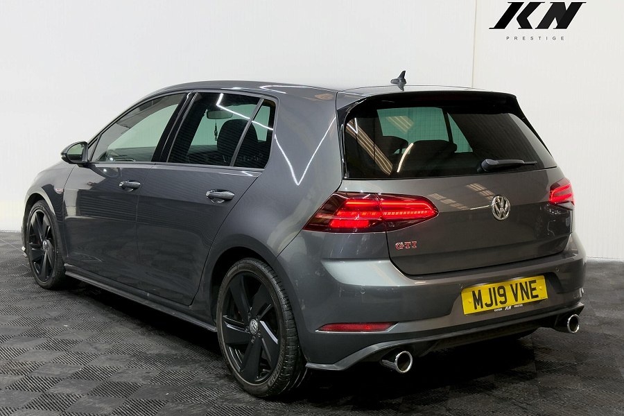 Volkswagen Golf photo 2