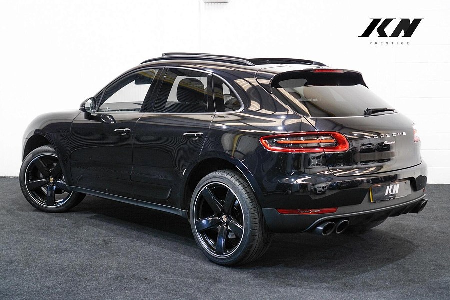 Porsche Macan photo 2