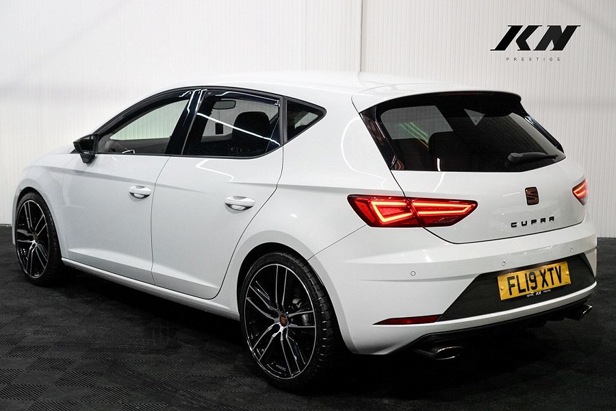SEAT Leon photo 2