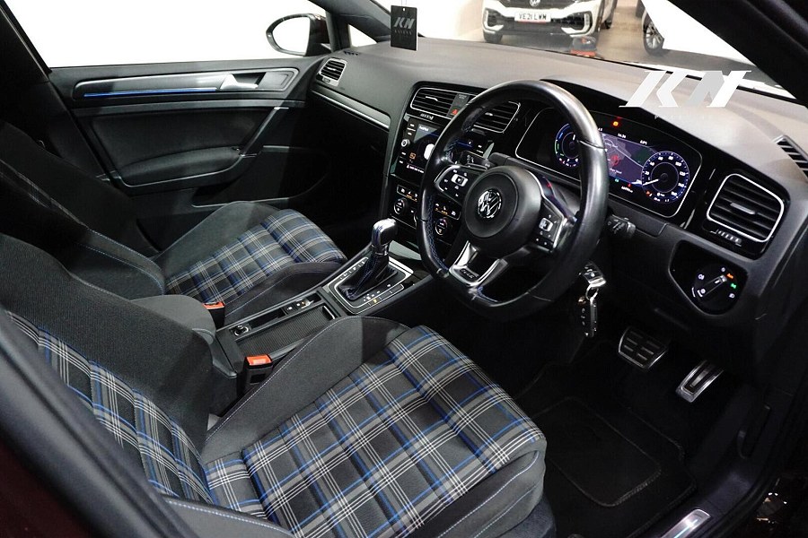 2018 Volkswagen Golf photo 12