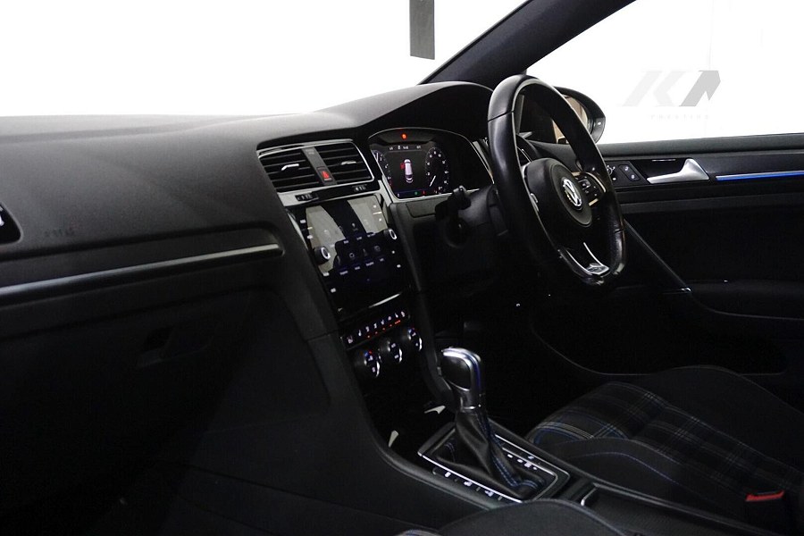 2018 Volkswagen Golf photo 3
