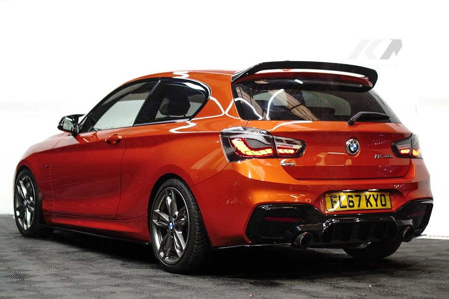 BMW 1 Series photo 2