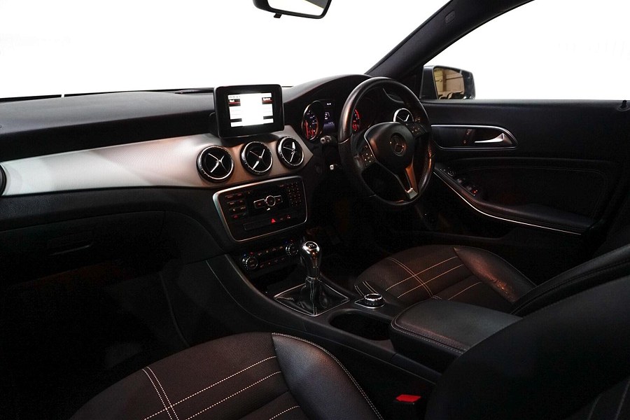 2013 Mercedes-Benz CLA photo 11