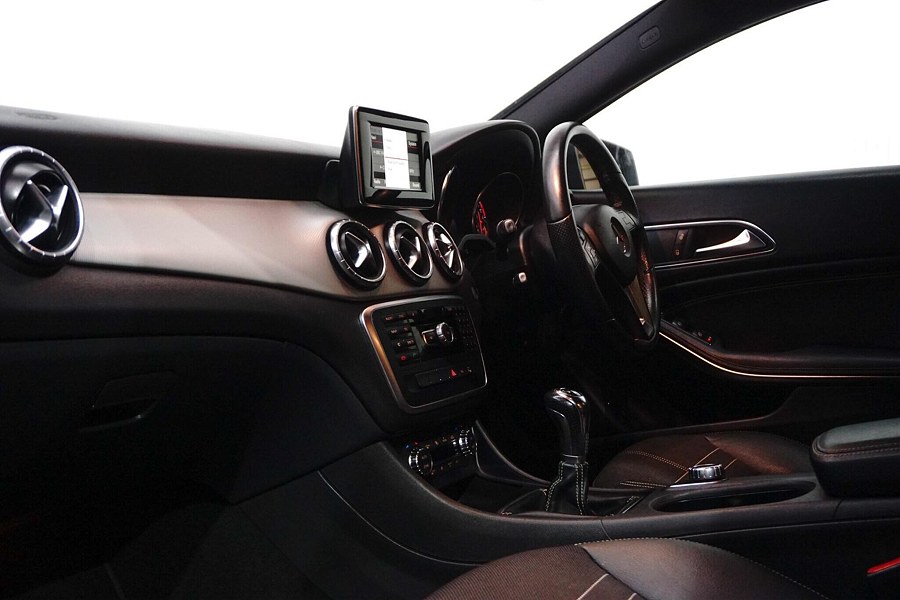2013 Mercedes-Benz CLA photo 12