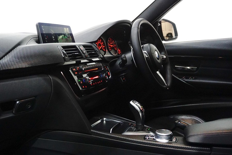 2017 BMW 3 Series photo 4