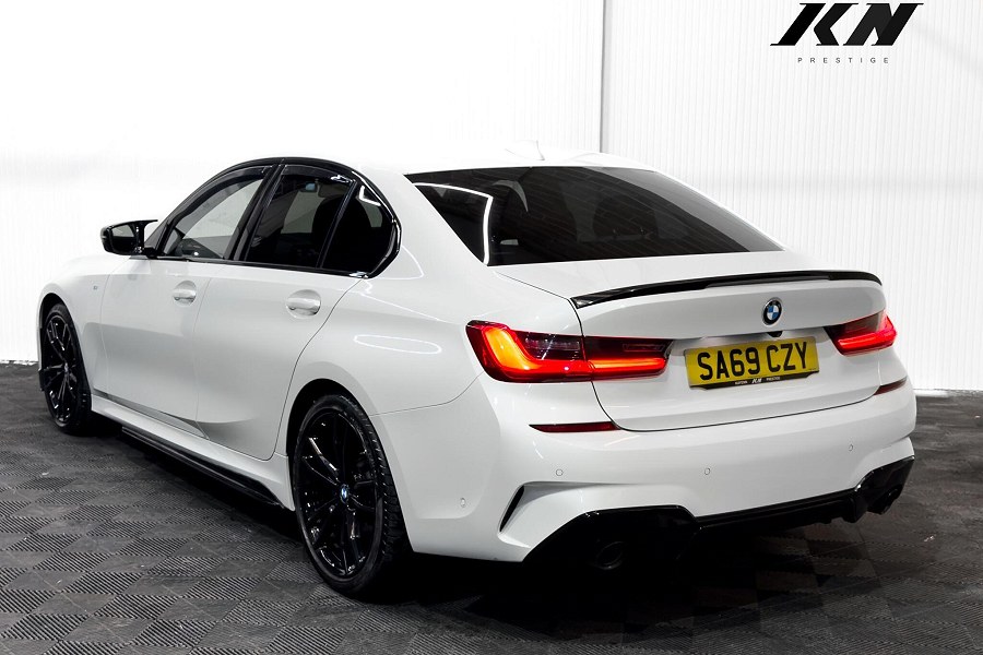 BMW 3 Series photo 2