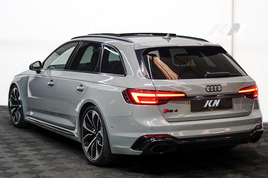 Audi RS4 Avant photo 2