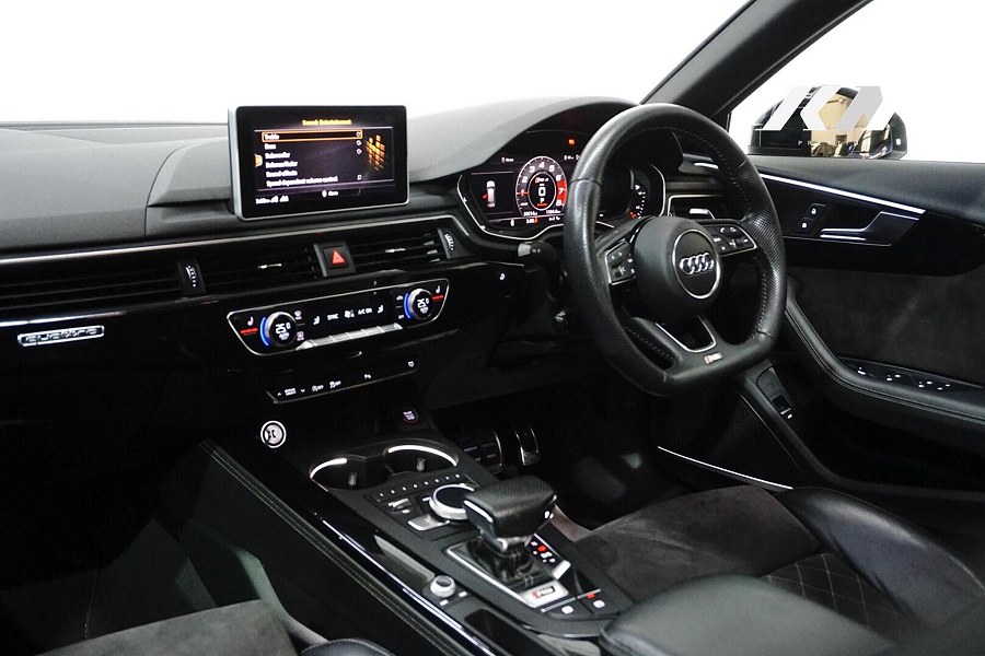 2019 Audi RS4 Avant photo 4