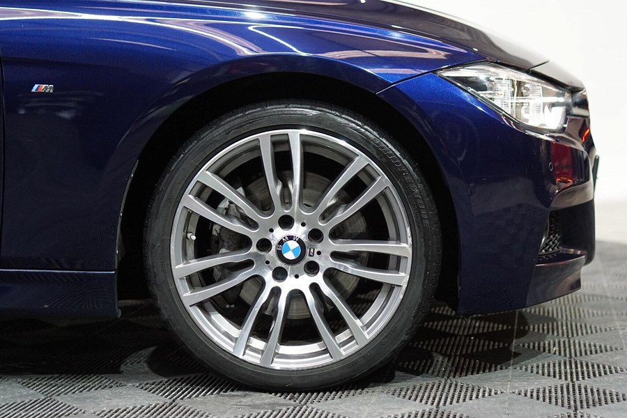 2017 BMW 3 Series photo 12
