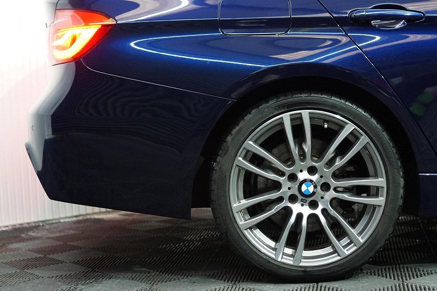 2017 BMW 3 Series photo 13
