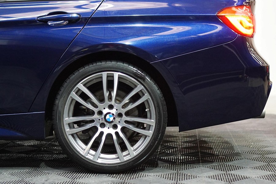 2017 BMW 3 Series photo 14