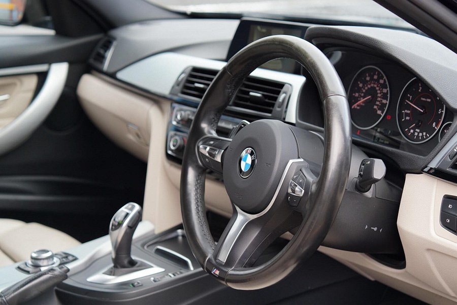 2017 BMW 3 Series photo 6