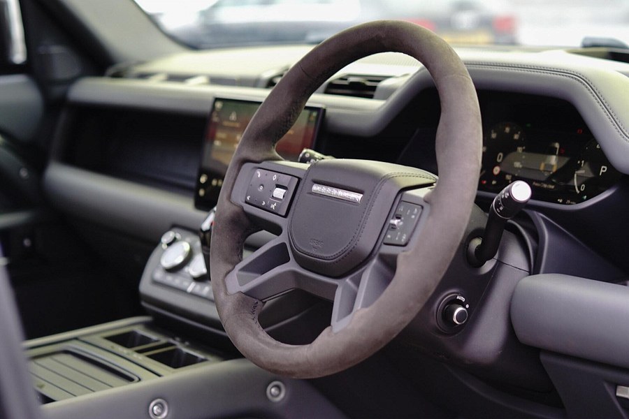 2023 Land Rover Defender 110 photo 9