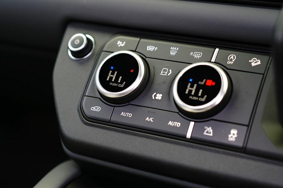 2023 Land Rover Defender 110 photo 6