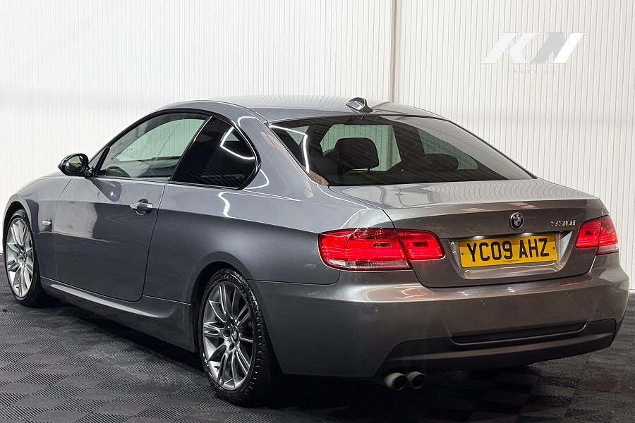 BMW 3 Series photo 2