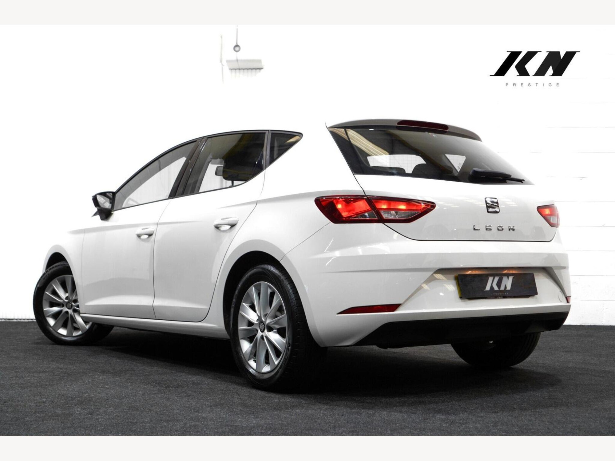 SEAT Leon photo 2