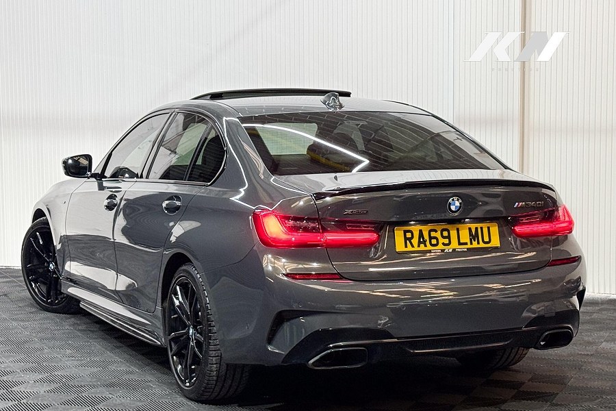 BMW 3 Series photo 2