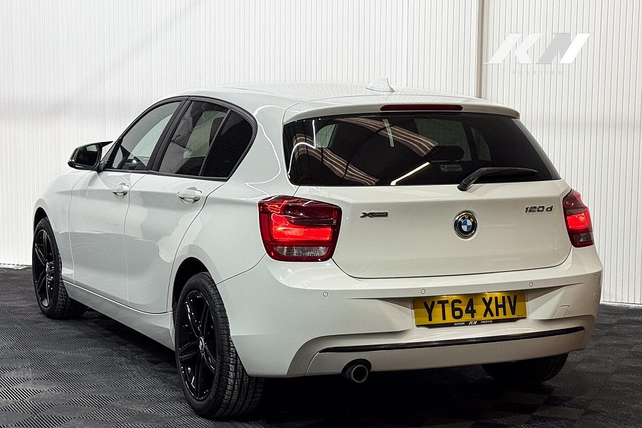 BMW 1 Series photo 2