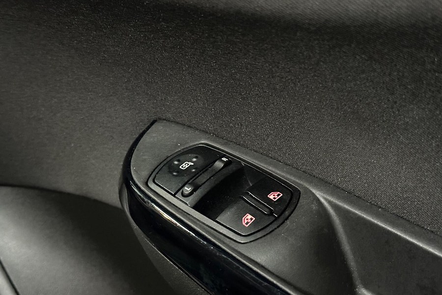 2015 Vauxhall Corsa photo 7