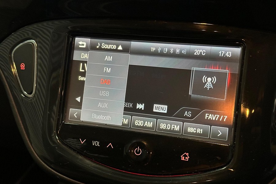 2015 Vauxhall Corsa photo 14
