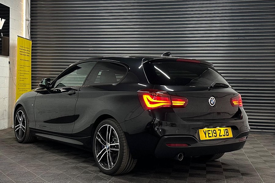 BMW 1 Series photo 2