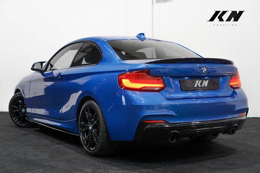 BMW 2 Series photo 2