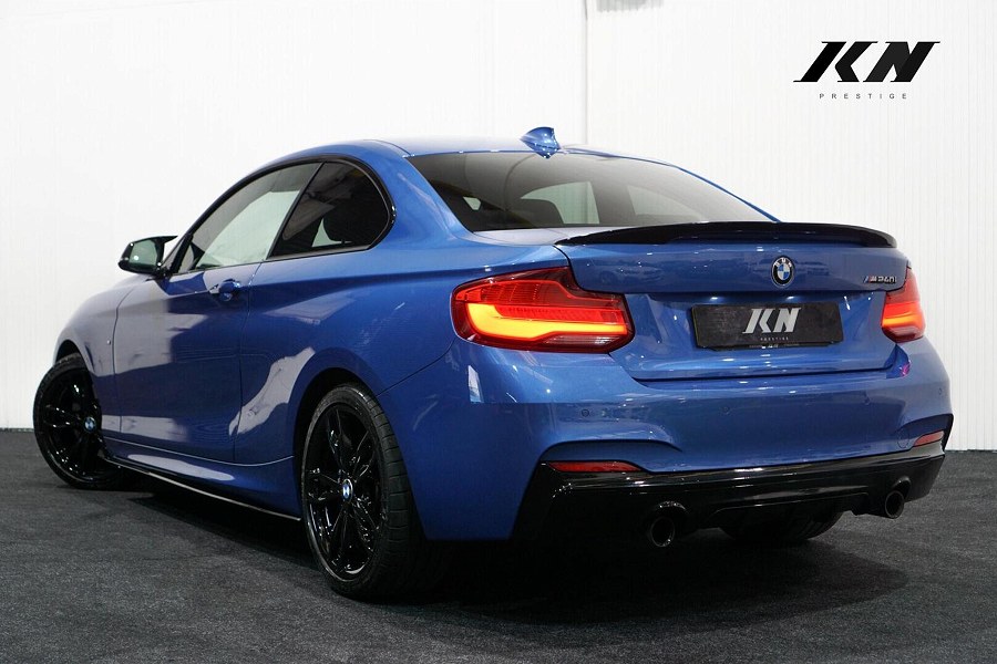 BMW 2 Series photo 2