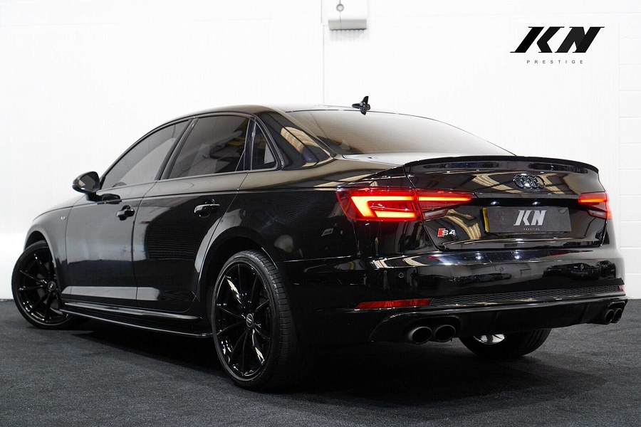 Audi S4 photo 2
