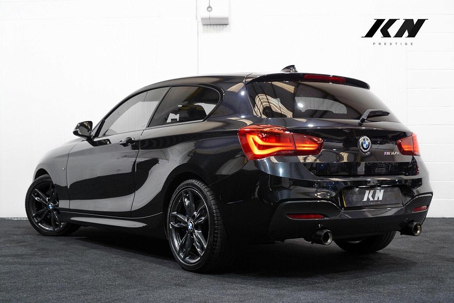 BMW 1 Series photo 2