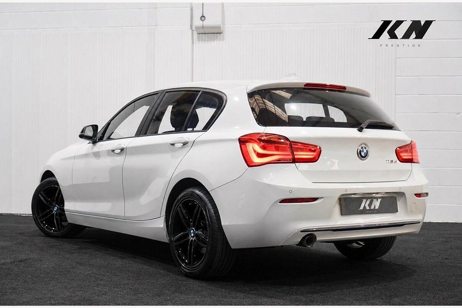 BMW 1 Series photo 2