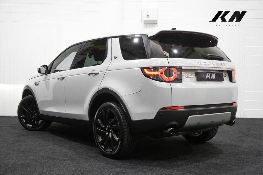 Land Rover Discovery Sport photo 2