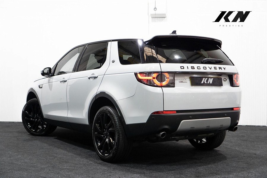 Land Rover Discovery Sport photo 2