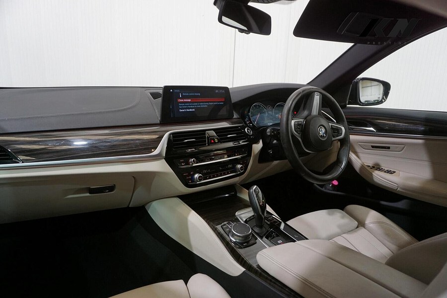 2017 BMW 5 Series photo 3