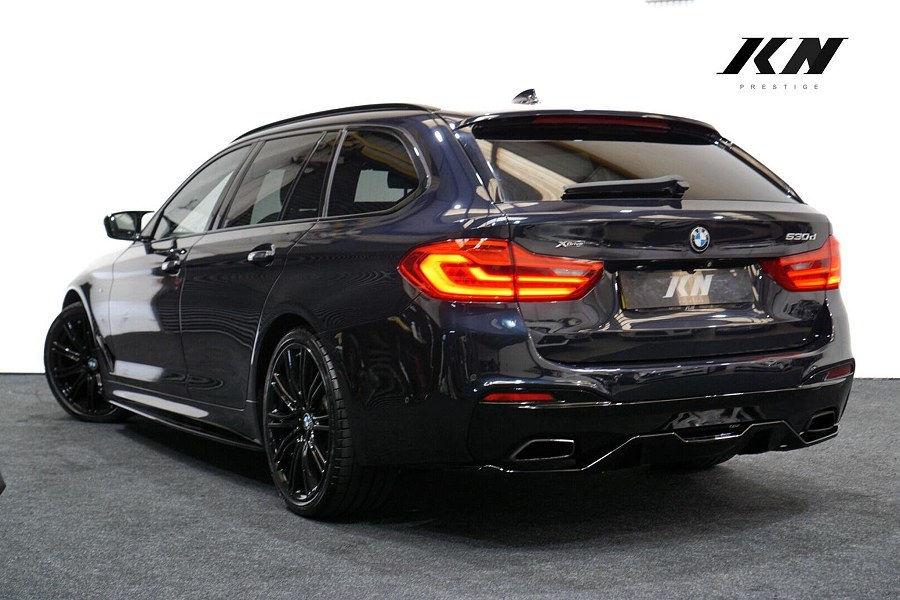 BMW 5 Series photo 2