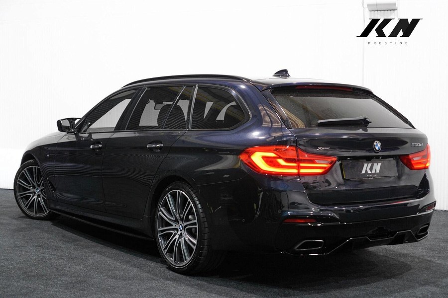 BMW 5 Series photo 2