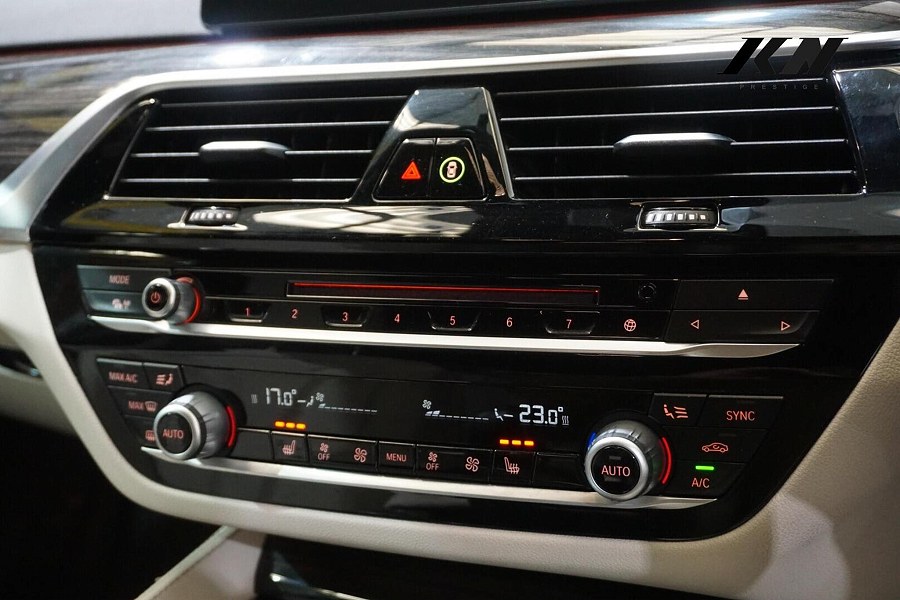 2017 BMW 5 Series photo 9