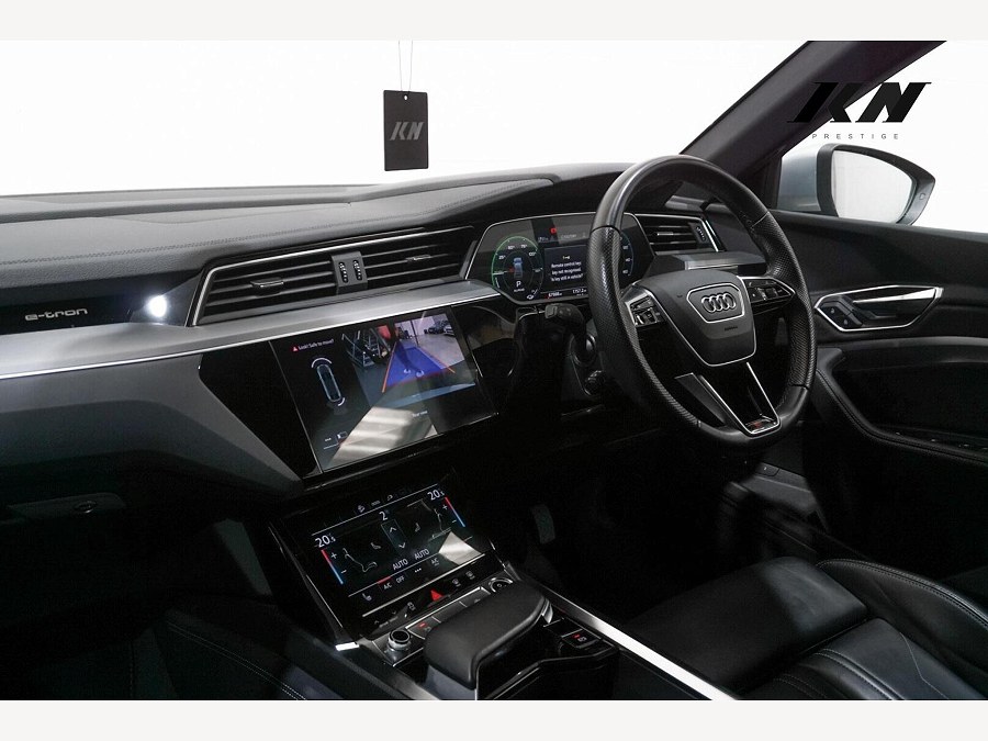 2022 Audi e-tron photo 3