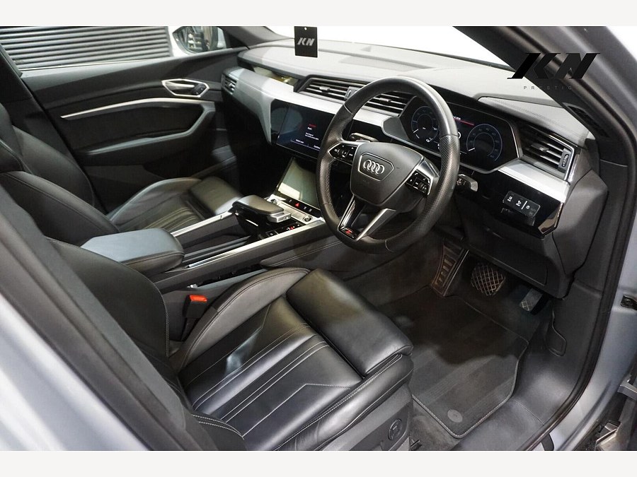 2022 Audi e-tron photo 10